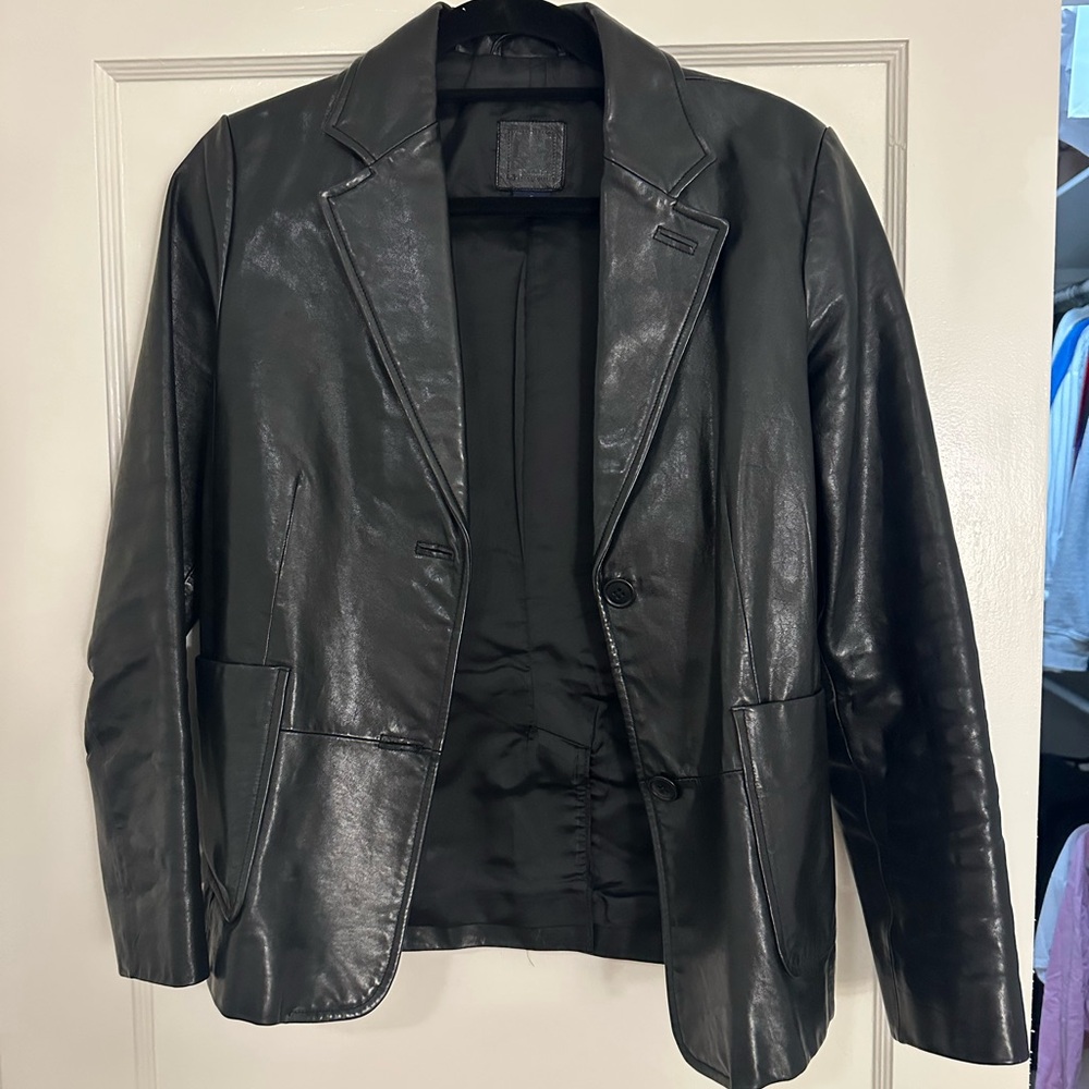 Chic Vintage Black Leather Blazer